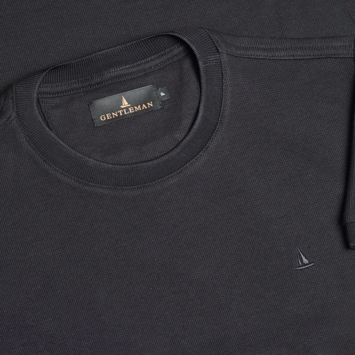 T-SHIRT TEXTURA CANELADA